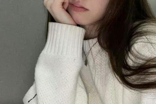 素颜美女 化妆反而不好看的四大星座女