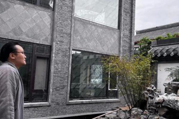 西侧是高楼风水