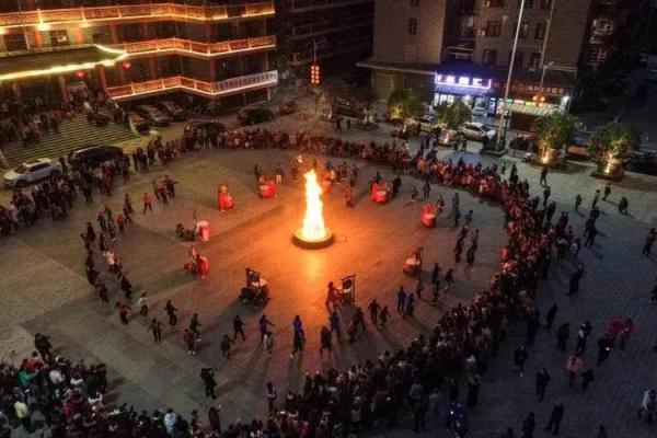 土族的传统节日和风俗习惯有哪些