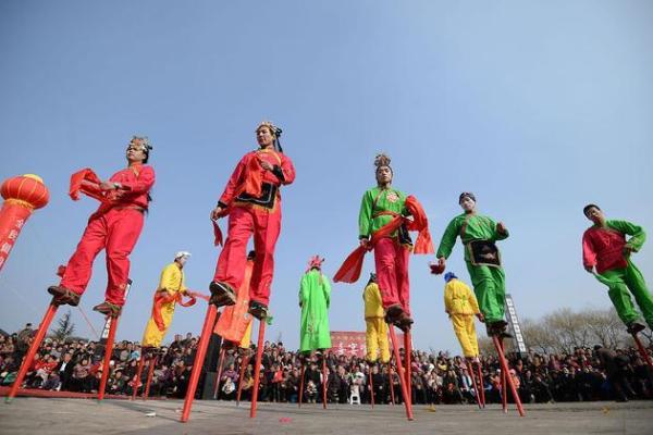 传统民俗闹元宵 传统民俗闹元宵吃什么