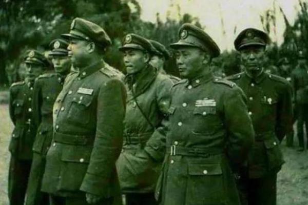 故事：民国盲人摸骨大师，叱咤政界算命五十年，晚年被女助手揭秘