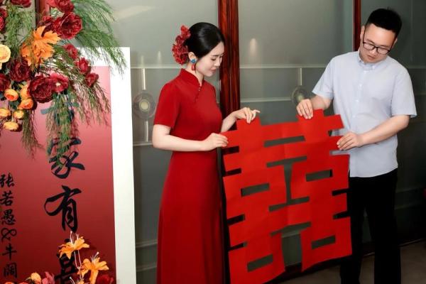 2024平安夜黄历宜订婚吗？今日订婚好不好