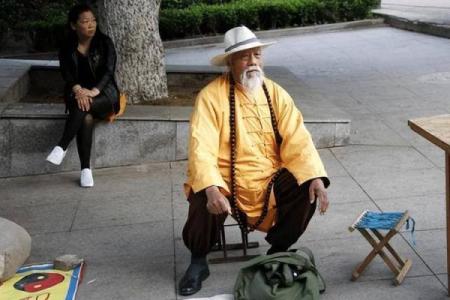 东兰有名算命先生是谁