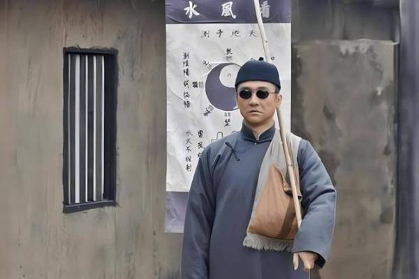 河南俩算命先生为争地盘吵架，围观者感叹可以算别人不能算自己？