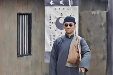 河南俩算命先生为争地盘吵架，围观者感叹可以算别人不能算自己？