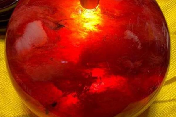 红色水晶球的风水禁忌 小心这样摆放会破财 红色水晶球的风水禁忌 小心这样摆放会破财