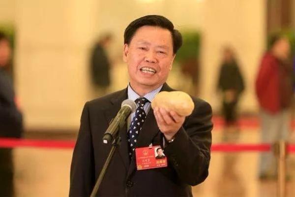 见了“黄大仙”，这事不一般，农民很为难