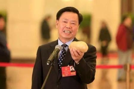 见了“黄大仙”，这事不一般，农民很为难